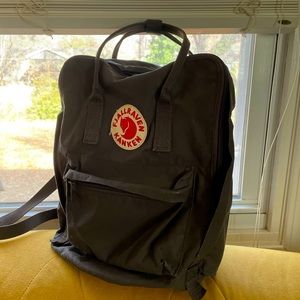 Ffall.Raven backpack. Almost brand new, barely used!!